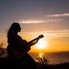 Las Guitarras del Renacimiento、Musica Relajante de Guitarra Radio、Musica Relajante de Guitarra Universo - Las Cuerdas Moldean La Mente