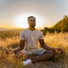 Vibes de Átomo、Meditación con Ritmos Suaves、Playa Aurora - Sonidos De Momentos Conscientes