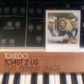 Tuxedo、Benny Sings - Toast 2 Us