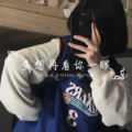 镜子前的小妹妹