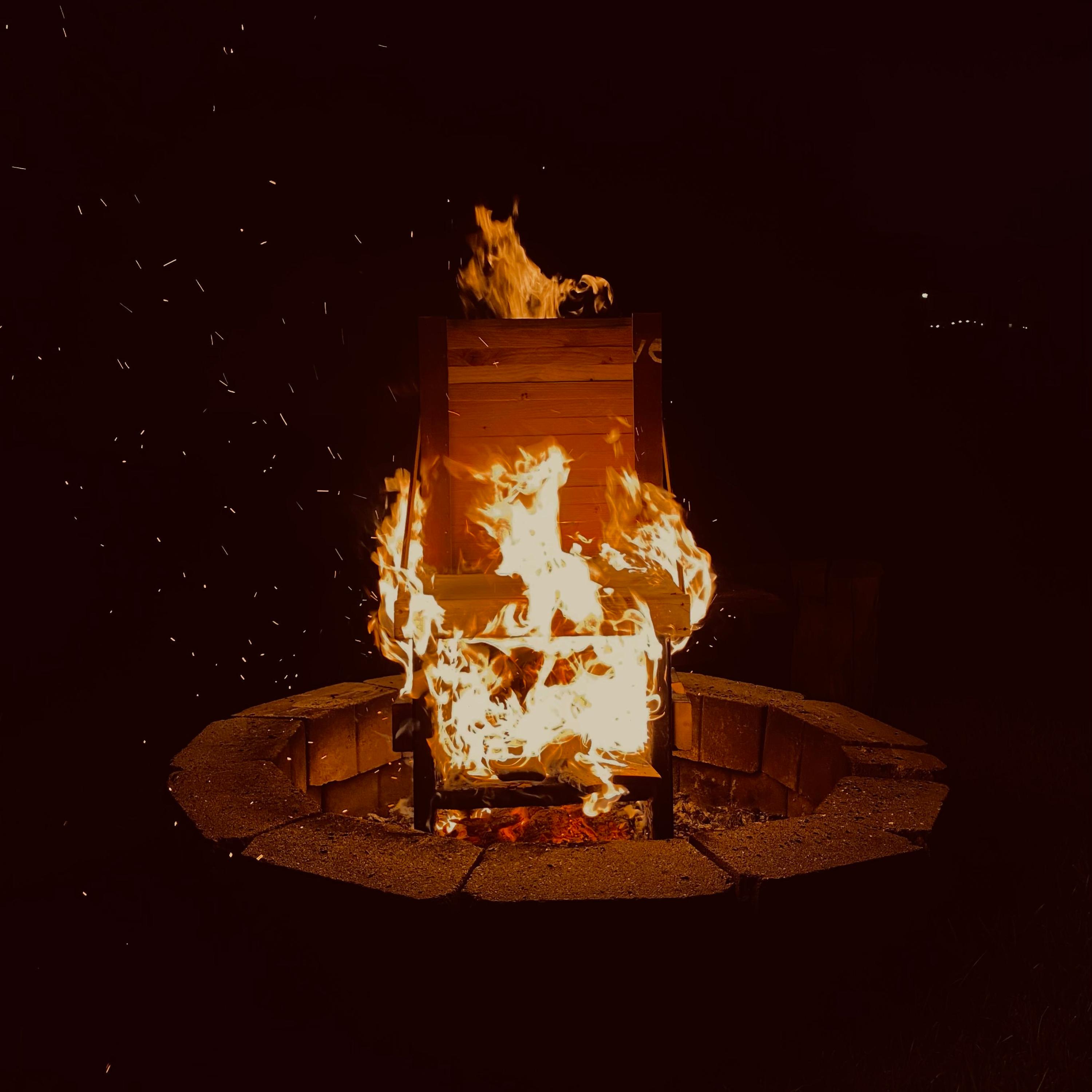 LIFE - Throne
