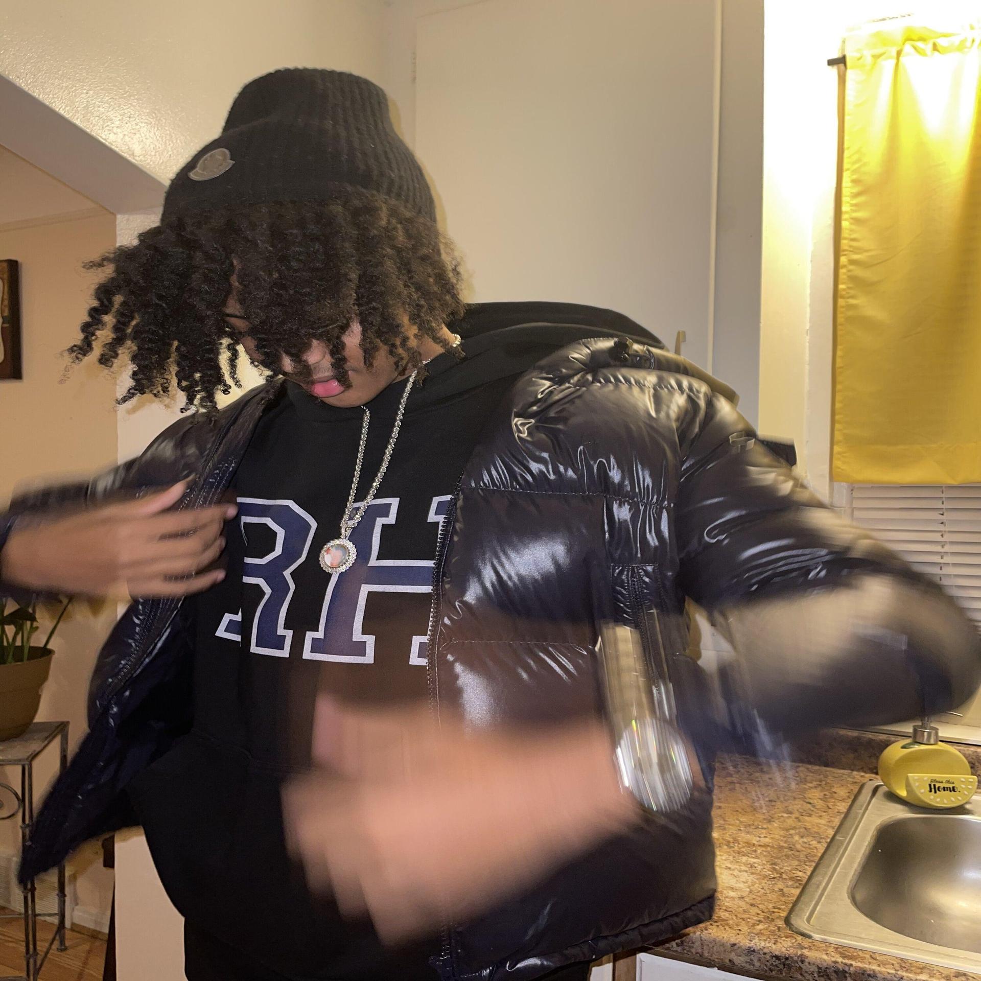 Seventwodre - Offseason (Explicit)
