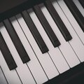 Relaxing Instrumental Jazz Academy、Sunset Chill Out Music Zone、Summer Pool Party Chillout Music - Melt Away