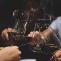 姚小闹 - 好酒配好友