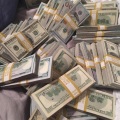 KingSwisherRadio、Glawkie - All In My Bands (feat. Glawkie)(Explicit)