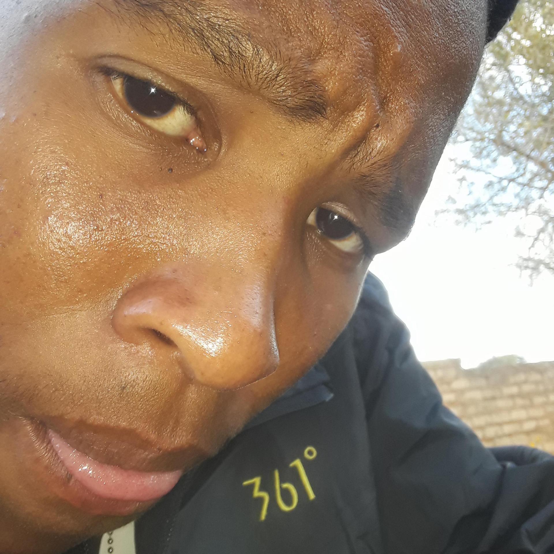 BennyLiga、RonnieTee - Mogerane