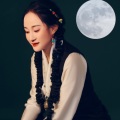 佳银卓玛 - 月亮把情歌带向远方