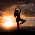Paisaje sonoro de la naturaleza、Fuego definitivo、Yoga Meditación - Cadencia De La Serenidad Del Yoga En La Llama