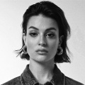 Sena Şahin、Kenya Grace - YABANCI