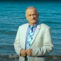 Qaj me lot n'breg t'oqeanit