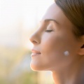Proyección astral、Ruido brillante para la meditación、Sueño de meditación - Flujo Musical De Serenidad Al Amanecer