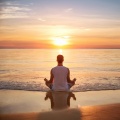 Biblioteca XLX、Meditación Dorada、Meditación En El Balneario - Los Ecos Tranquilos Calman El Alma
