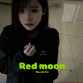 Red moon (0.8x)