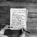 Kingston Perry、Maddie - Little Crab Goes Walking Down By The Sea