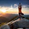 Trueno relámpago y tormenta de lluvia、Flujo De Yoga、Lista de reproducción de yoga - Tonos Pacíficos Para Estiramientos