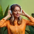 Sonido Universal、Cascadas Relajantes、Sonidos ambientales de la naturaleza - Esenciales Subterráneos