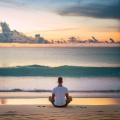 Sonidos de calma、Agua de olas tranquilas、Modo Relajante - Un Paseo Tranquilo Por La Noche