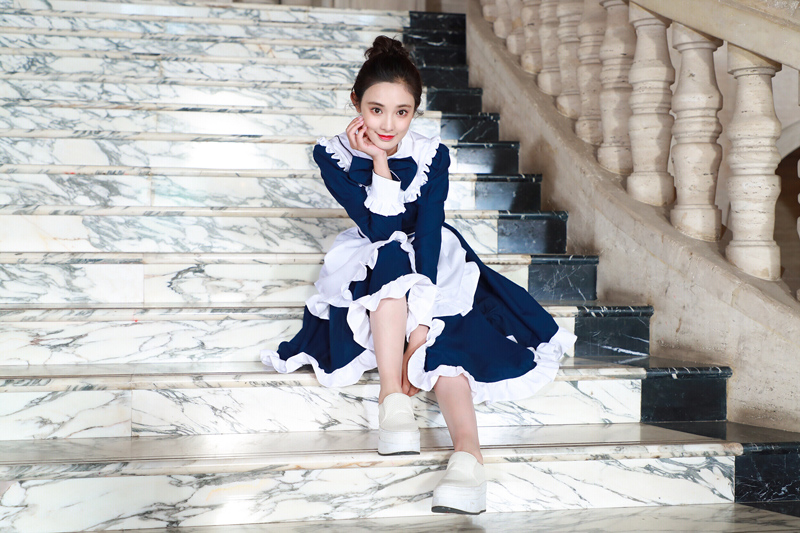 彭小苒女仆造型俏皮可爱.jpg