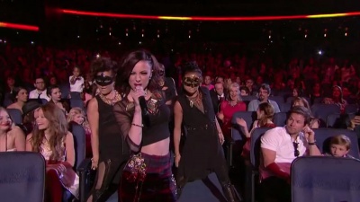 Cher Lloyd、Juicy J - With Ur Love