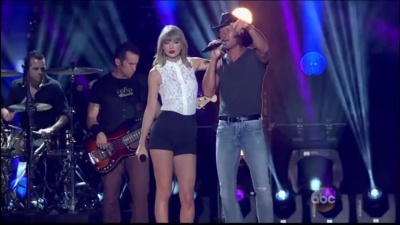 Taylor Swift、Tim McGraw、Keith Urban - Highway Don't Care