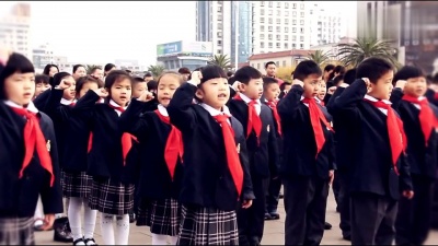 小臭臭 - 我们是共产主义接班人