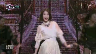 IU - 粉红色高跟鞋