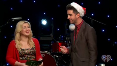Kelly Clarkson - Plays The Baby Name Game