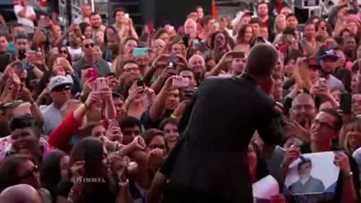 Robin Thicke、Pharrell Williams - Blurred Lines
