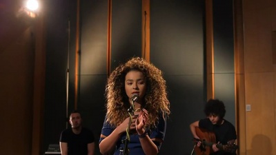 Ella Eyre - Love Me Like You
