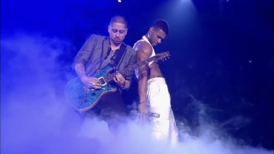 Usher - Nice & Slow (OMG Tour in London 2011) 现场版