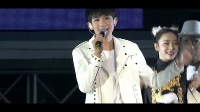 TFBOYS - 魔法城堡
