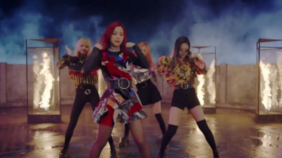 BLACKPINK - Playing With Fire