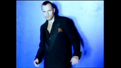 Miguel Bose - No Encuentro Un Momento Pa' Olvidar