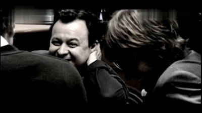 Manic Street Preachers - (It's Not War) Just the End of Love