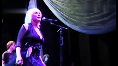 Blondie - Love Doesn't Frighten Me (live版)