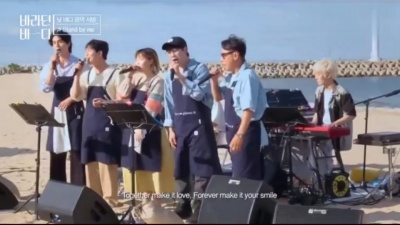 尹钟信 (Yoon Jong Shin)、权正烈、李秀贤、温流 (ONEW)、李栋旭 - Stand by me