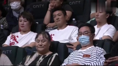 影视大网罗 - 《我和我的父辈》沈腾听妈妈的夸奖后哭了