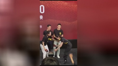 影视大网罗 - 《我和我的父辈》张天爱唱歌表白章子怡