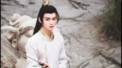 孤独男人 - 龚俊  迪丽热巴 《安乐传》太子韩烨与帝梓元最新路透合集，只见太子韩烨明黄色贵袍加身，与身披斗篷的帝梓元深情相视，含情脉脉，缱绻流转，另外还有男二洛铭西路透