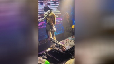 阿西老板儿 - 每天给你们不一样的快乐#dj打碟 #dj小姐姐 #打碟嗨起来 #dj现场 #搓碟 #蹦迪 #打碟