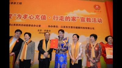 小小-治愈博主 - 新歌来了：萨日娜演唱的《孝顺不等人》，感动多少天下儿女！