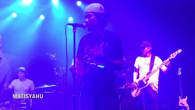 郁紫酱 - Musicians Freaking Out When Fans Sing Their Songs