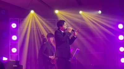 追星狂魔 - Besame Mucho （现场豪华版） 主唱：张政  殷咏倩 钢琴：刘巍 鼓手：肖添一 萨克斯：陈艺伟 吉他：周力钒 倍大提琴：魏博杰