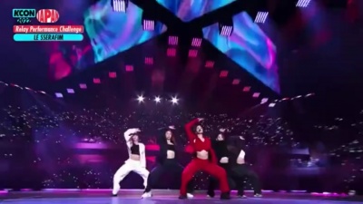 LE SSERAFIM - Love Shot