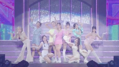 TWICE - Celebrate