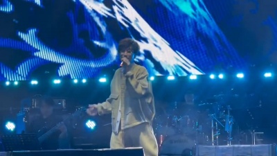 爱豆圈 - 周传雄《青花》2023成都麦田音乐节现场