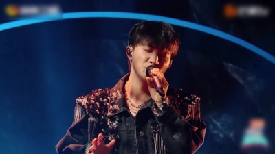 周深 - 周深《斗罗大陆Ⅱ绝世唐门》主题曲《璀璨冒险人》首唱舞台