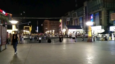 封情葬爱 - 夜市！是筹光交错！还是疲惫依旧！回家洗漱后去自己的树洞！