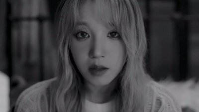 宋雨琦 (YUQI) - ghost town