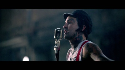 Yelawolf、Travis Barker、Juicy J - Punk